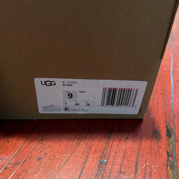Ugg Tazz size 9 Goose color - Picture 2 of 5
